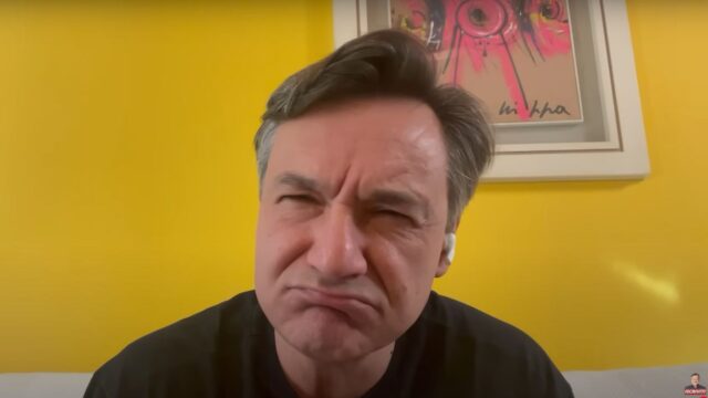 Caressa risponde ad adani