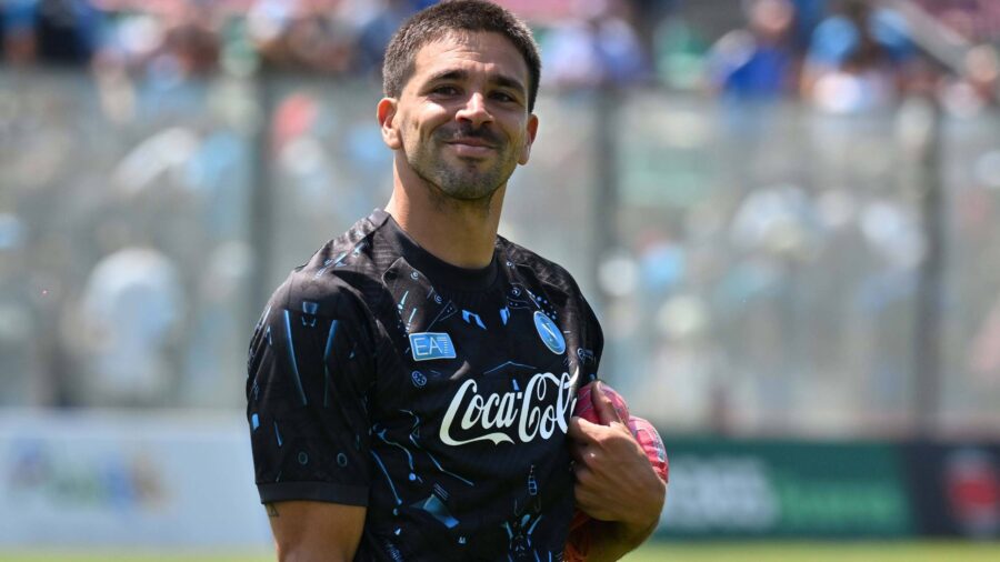 Castel di sangro napoli training camp in the photo giovanni simeone copyright xfelicexdexmartinox xipa agencynetx xfelicexdexmartinox 0829321377stjpg