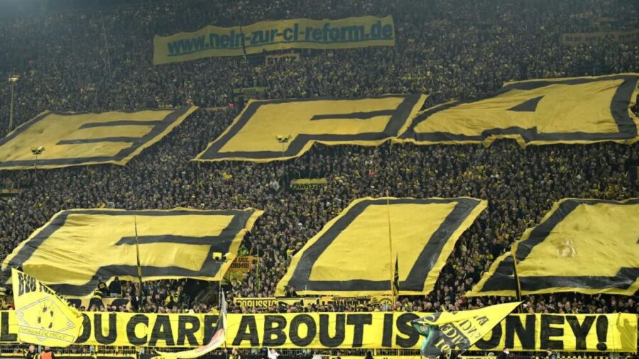 Coreografia borussia dortmund contro uefa