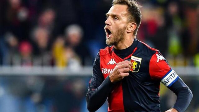 Criscito con la maglia del genoa