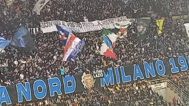 Curva inter striscione lazio