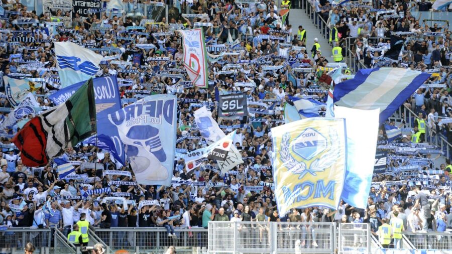 Curva nord lazio striscione contro la squadra