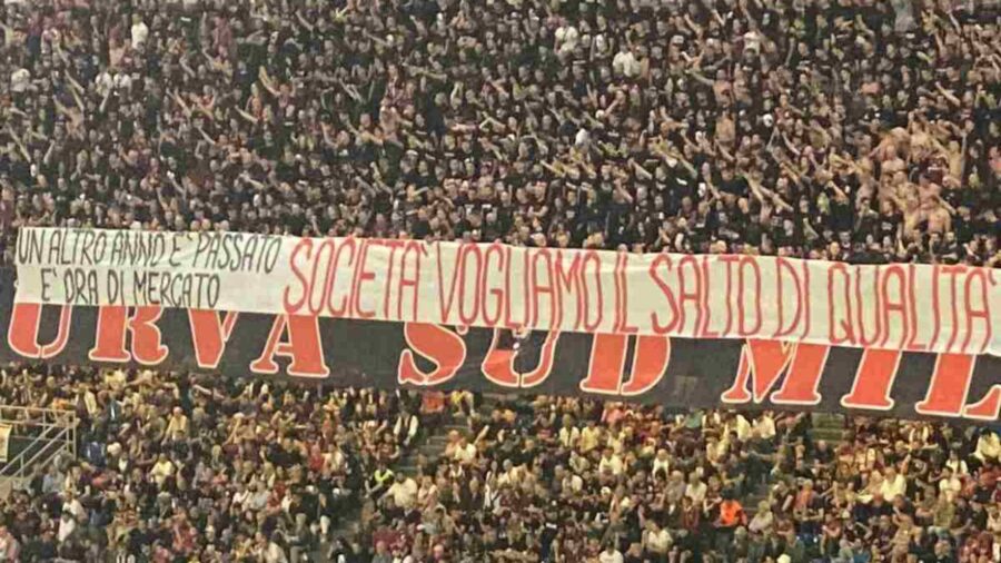 Curva sud contestazione cardinale