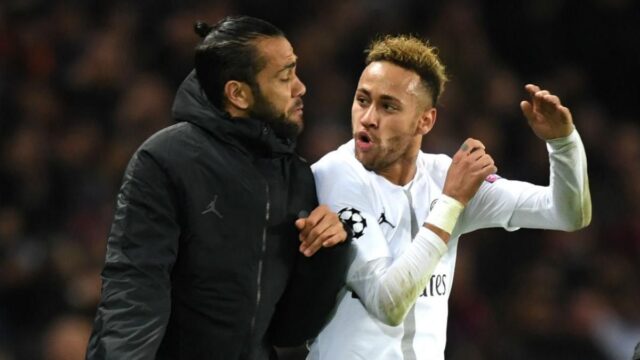 Dani alves attacca neymar