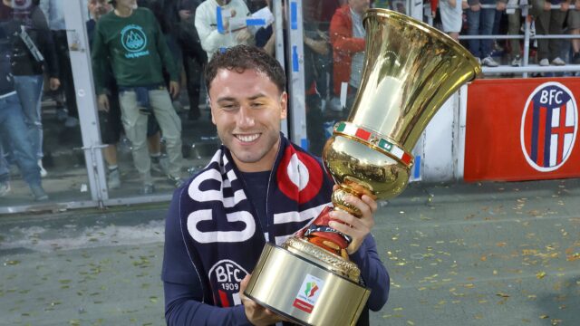 Davide calabria bologna serie a 2024 25 bologna vs genoa 1 3 24 05 2025 esultanza celebration jubel coppa italia italian cup serie a 2024 25 bologna genoa 1 3 festa coppa italiajpg