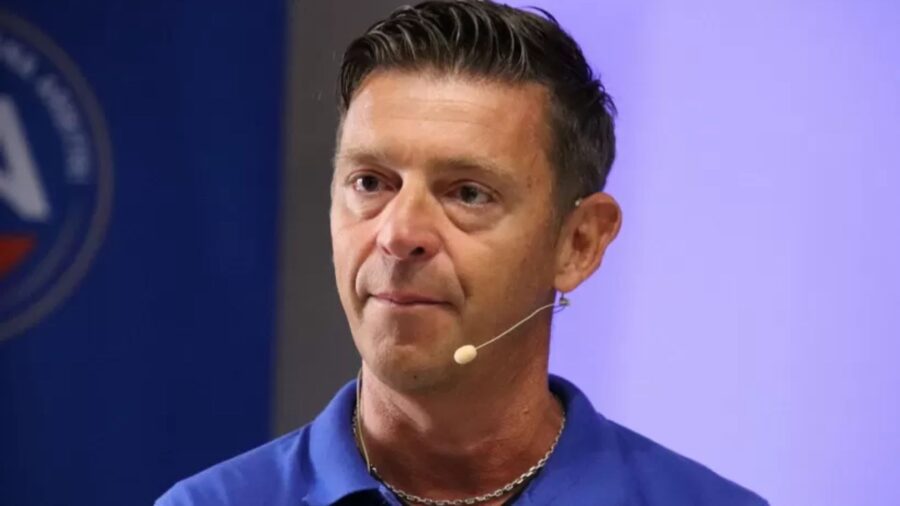 De giuseppe aia iene arbitro identikit