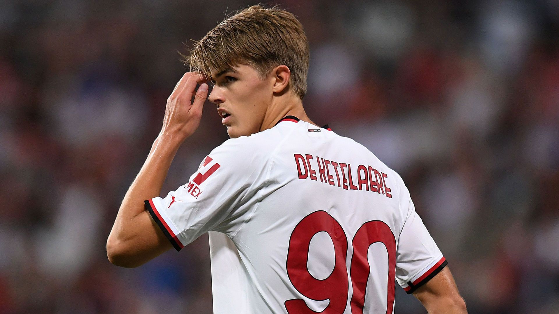 de-ketelaere-con-la-maglia-del-milan