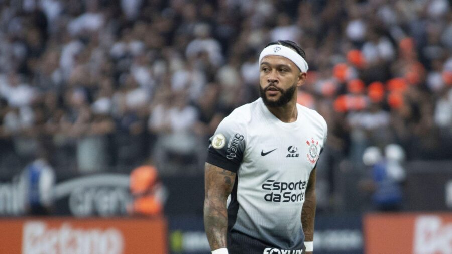 Depay lascia corinthians