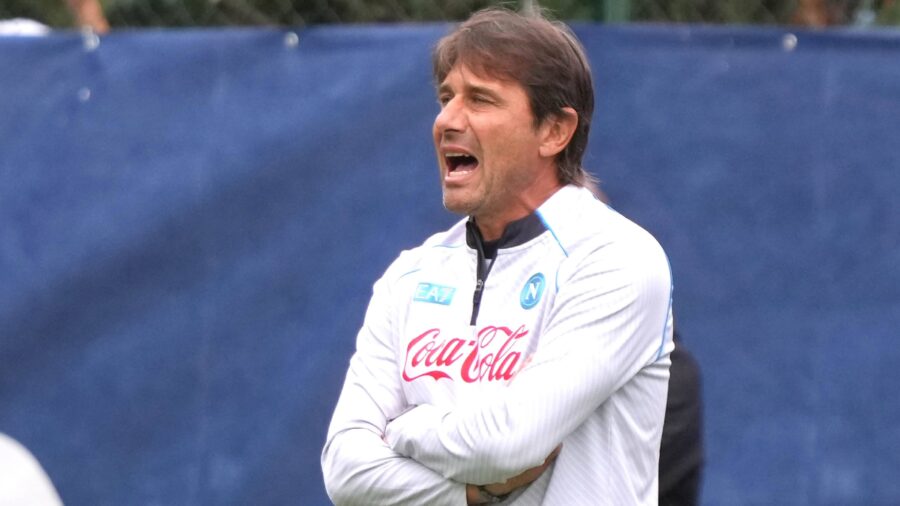 Dimaro italy antonio conte f ssc napoli during the friendly match between ssc napoli and catanzaro in on jult 26 2025 in dimaro italy copyright xfotoagenziaxjpg