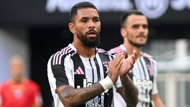 Douglas luiz amichevole friendly match 2025 25 juventus juventus next gen 2 0 azione action single shot gesti applauso amichevole 2025 25 juventus juventus next genjpg