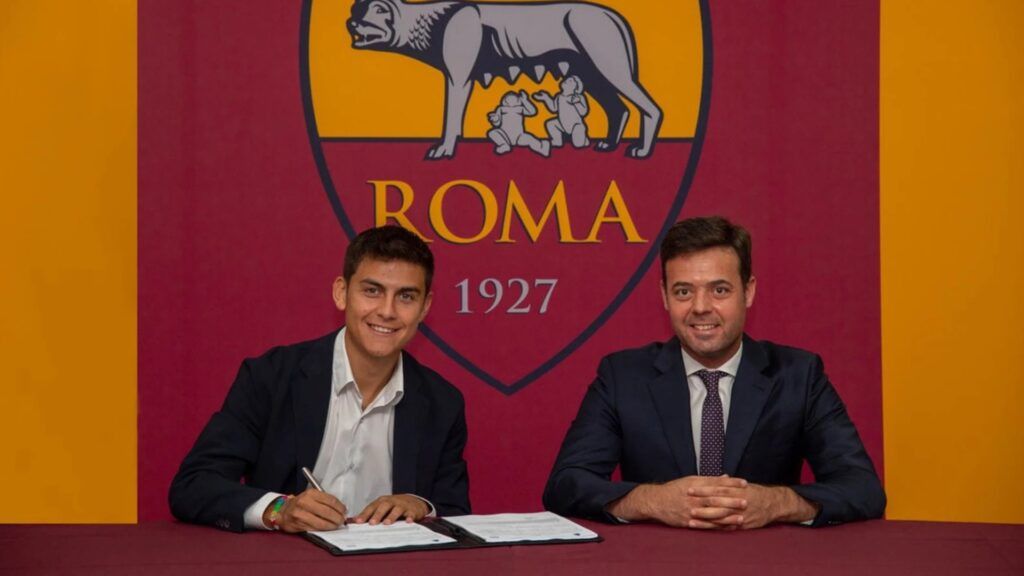 dybala-firma-con-la-roma-con-affianco-tiago-pinto-1024x576