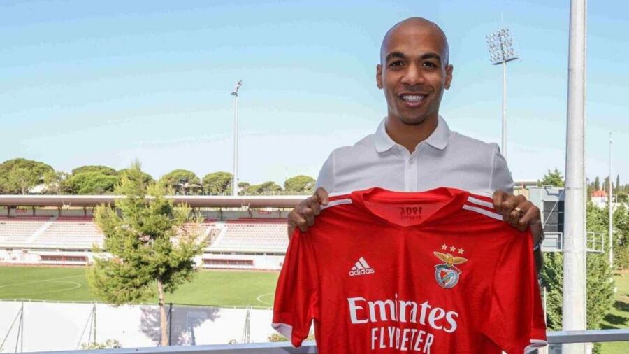 Fantoccio impiccato di joao mario
