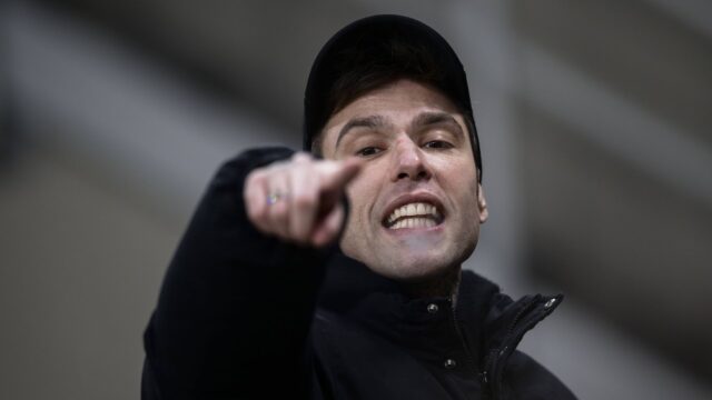 Fedez realizza il rigore in kings league
