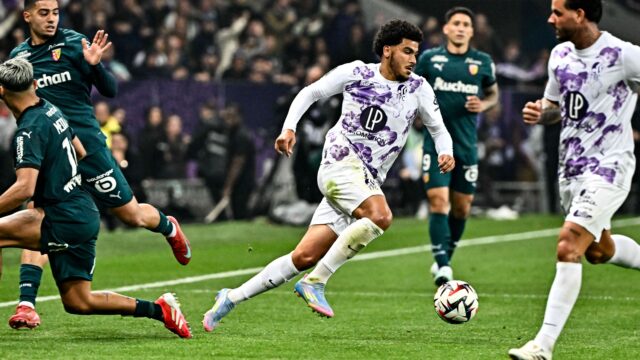 Football toulouse vs lens 33eme journee de ligue 1 mcdonald s toulouse 10 05 2025 zakaria aboukhlal tfc vs anass zaroury rcl toulouse copyright xthierryxbretonxjpg