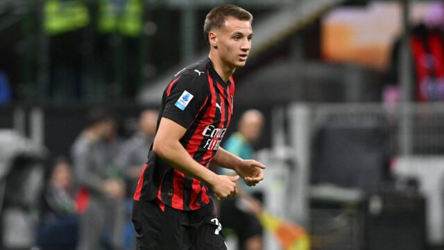 Francesco camarda serie a 2024 25 milan monza 2 0 milan new shirt 2025 26 azione action single shot serie a 2024 25 milan monza 2 0 milan maglia nuova 2025 26jpg