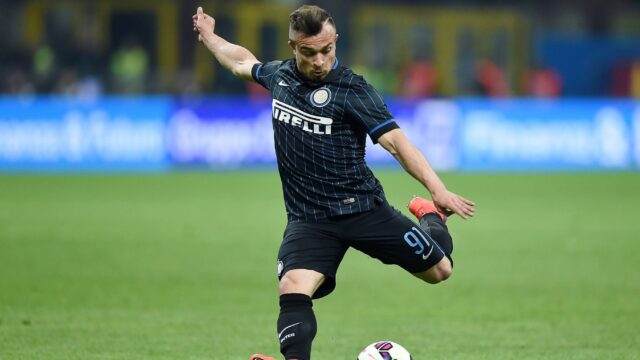 Fussball international serie a saison 2014 2015 31 spieltag inter mailand ac mailand 19042015 xherdan shaqiri inter mailand am ball jpg
