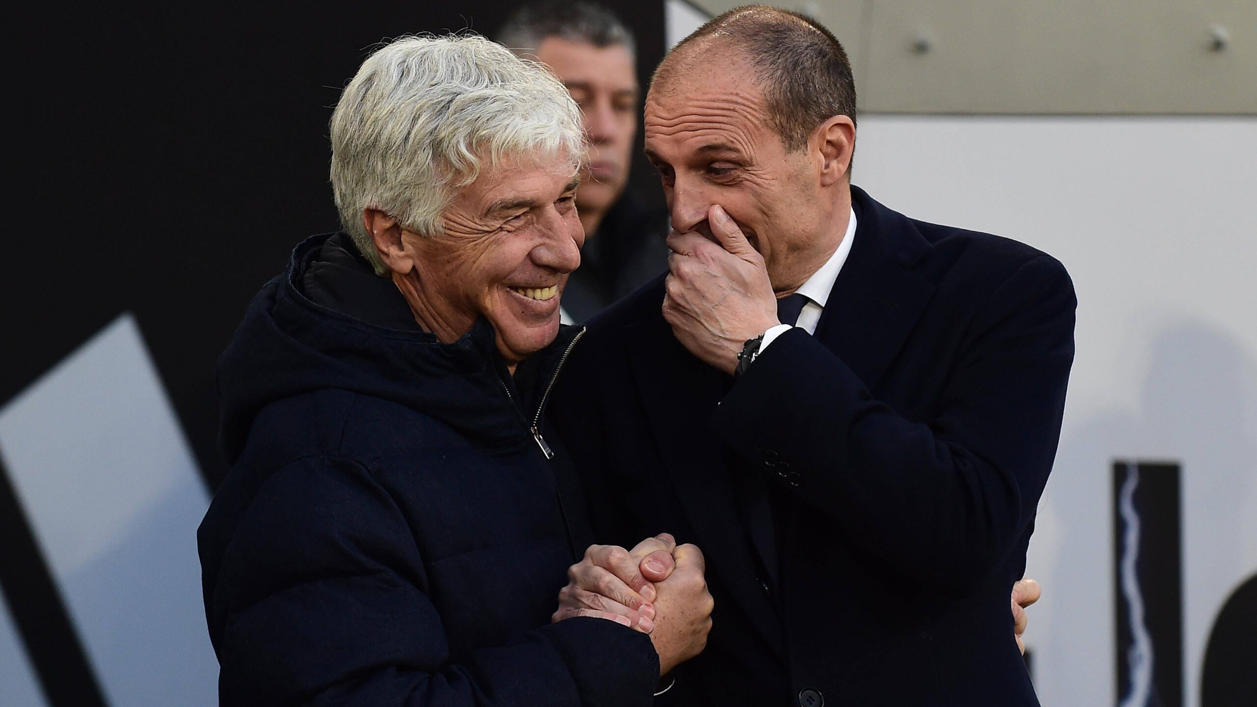 Gasperini tecnico della Roma sorride ad Allegri tecnico del Milan