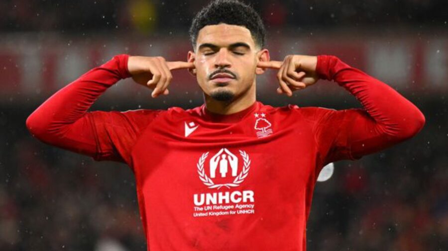 Gibbs white esulta tappandosi le orecchie