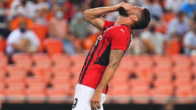 Giroud sbaglia rigore contro il napoli