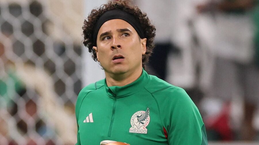 Guillermo ochoa volo