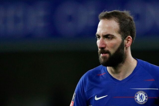 Higuain si battibecca con larbitro