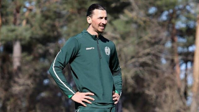 Ibrahimovic gioca a calcetto