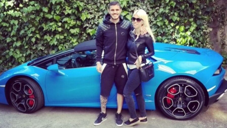 Icardi e wanda nara con la lamborghini huracan spyder