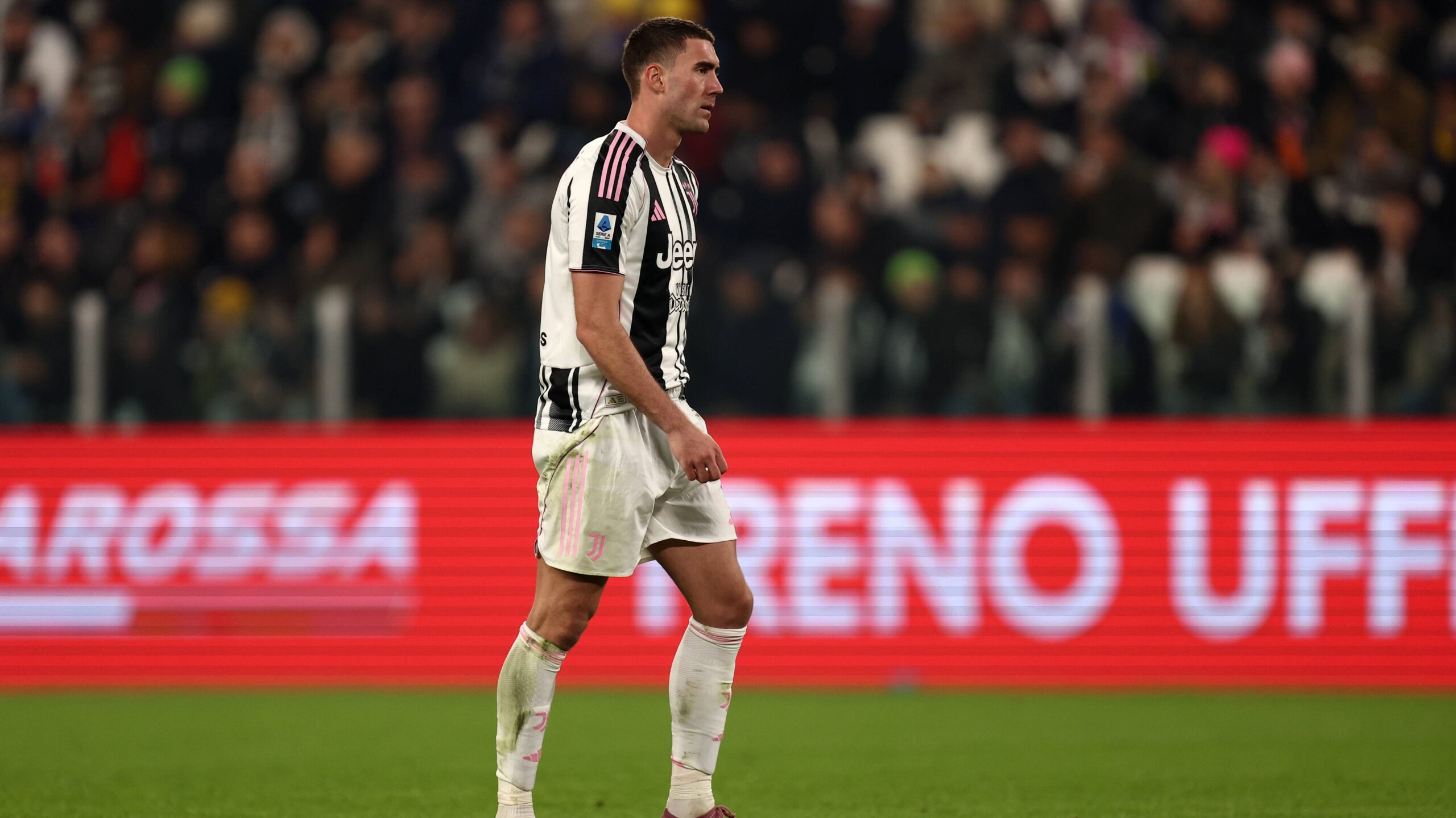 Dusan Vlahovic, grande ex del match, verso la panchina contro la Fiorentina