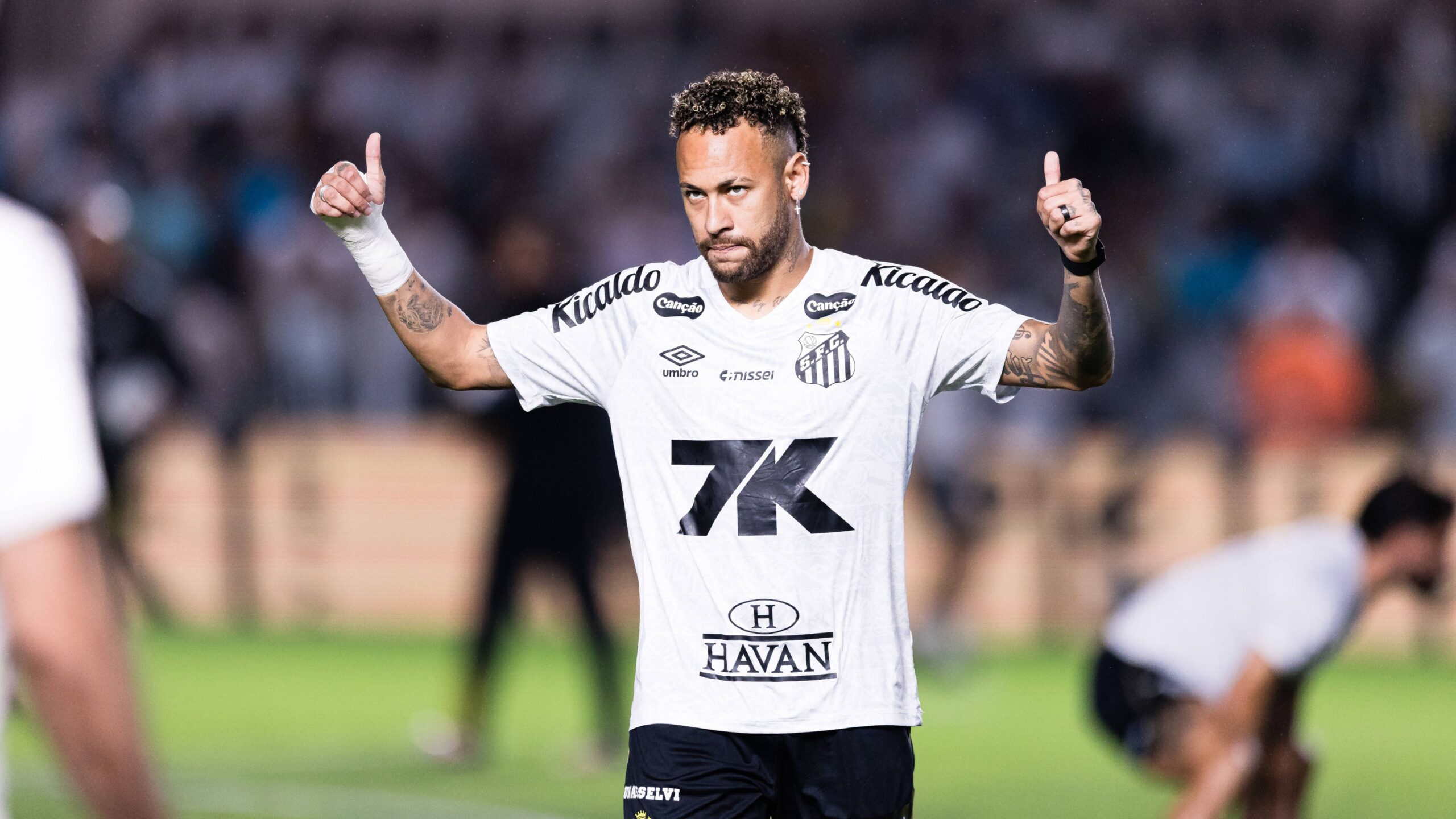 Neymar con la maglia del Santos