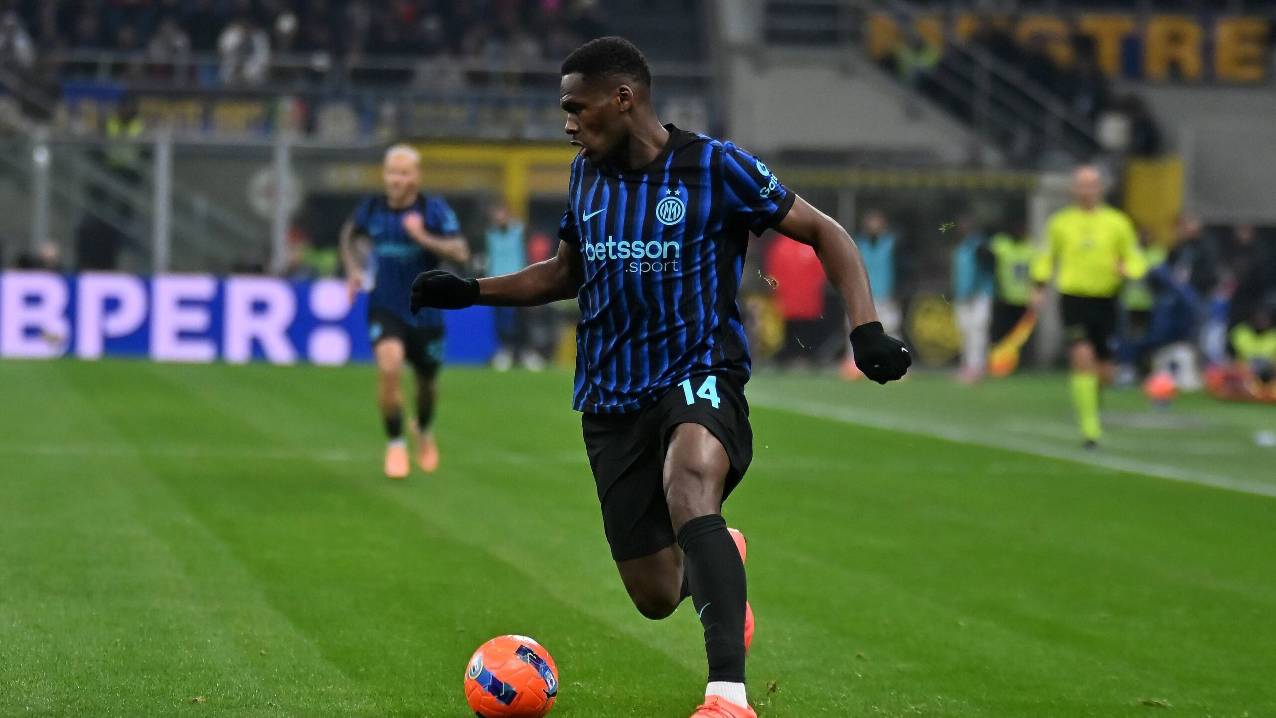 Ange-Yoan Bonny dal 1' contro l'Atletico Madrid