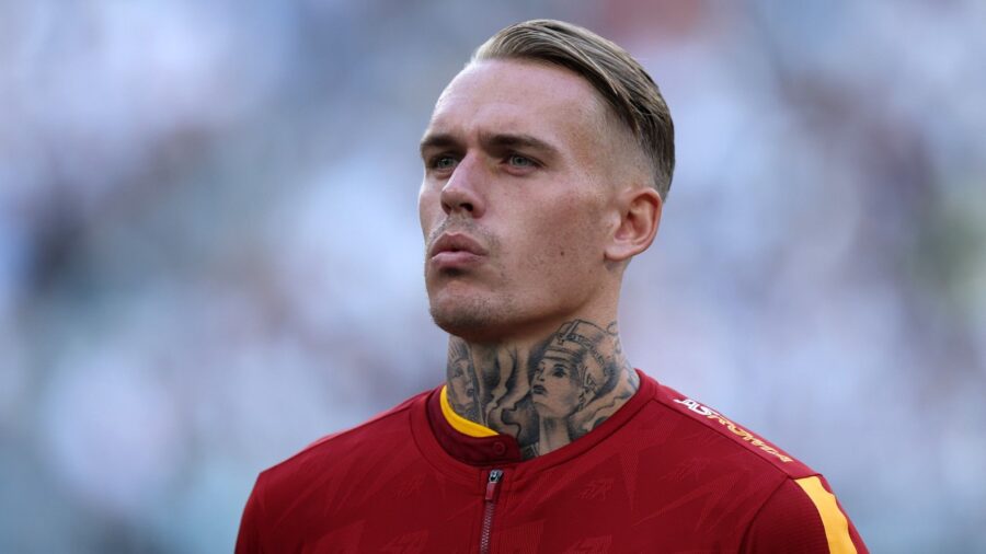Karsdorp con la maglia della roma