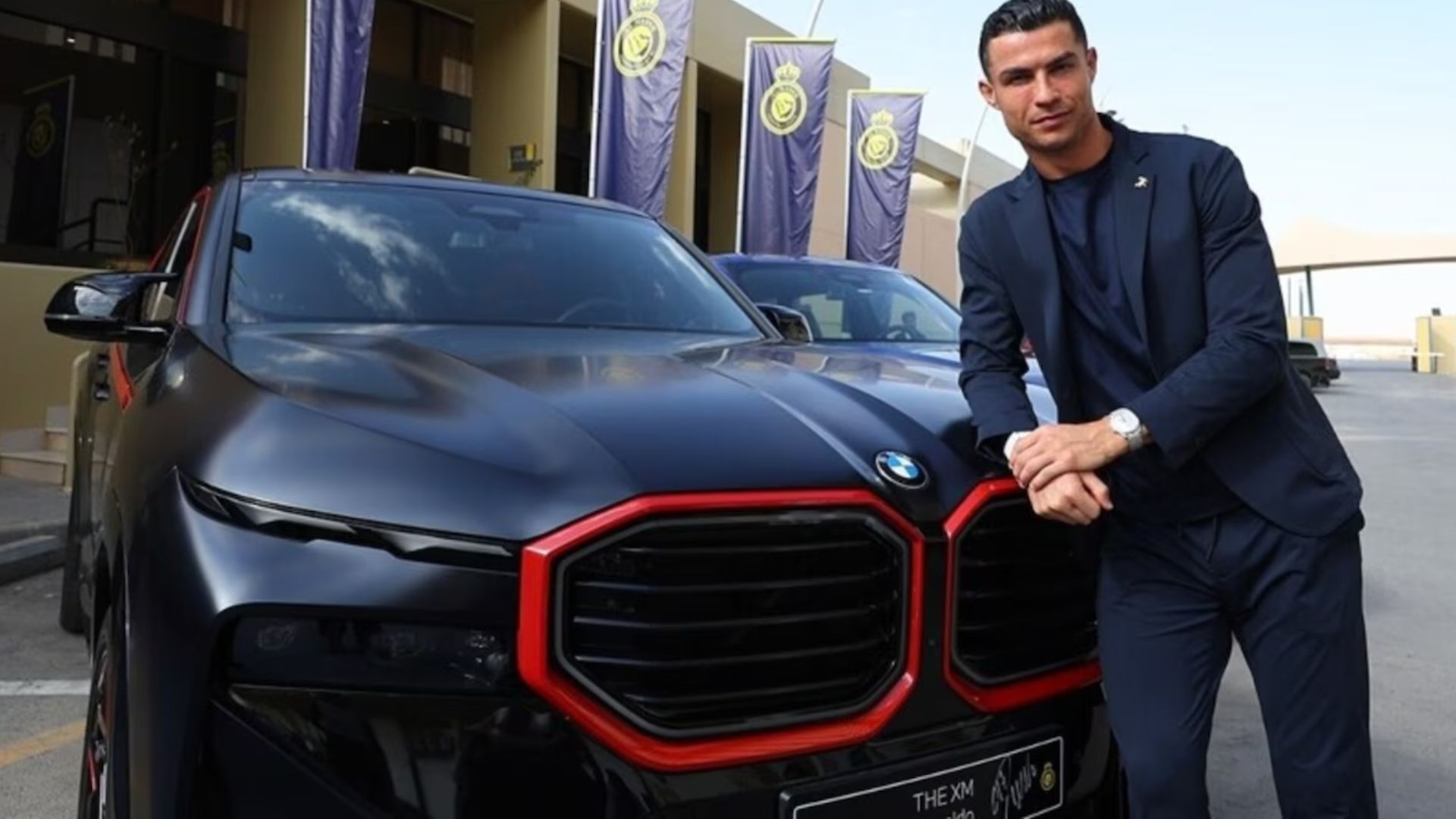 l-al-nassr-regala-BMW-XM-Red-Label-a-Cristiano-Ronaldo