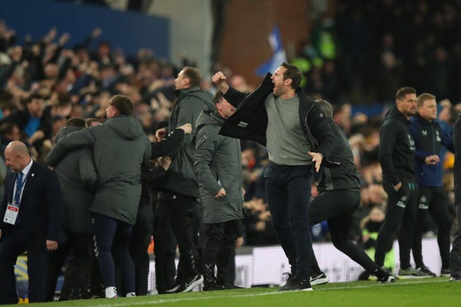 Lampard si rompe la mano