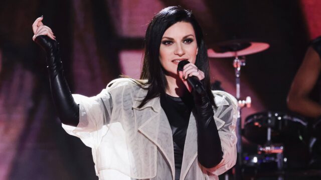 Laura pausini canter linno del mondiale per clubjpg