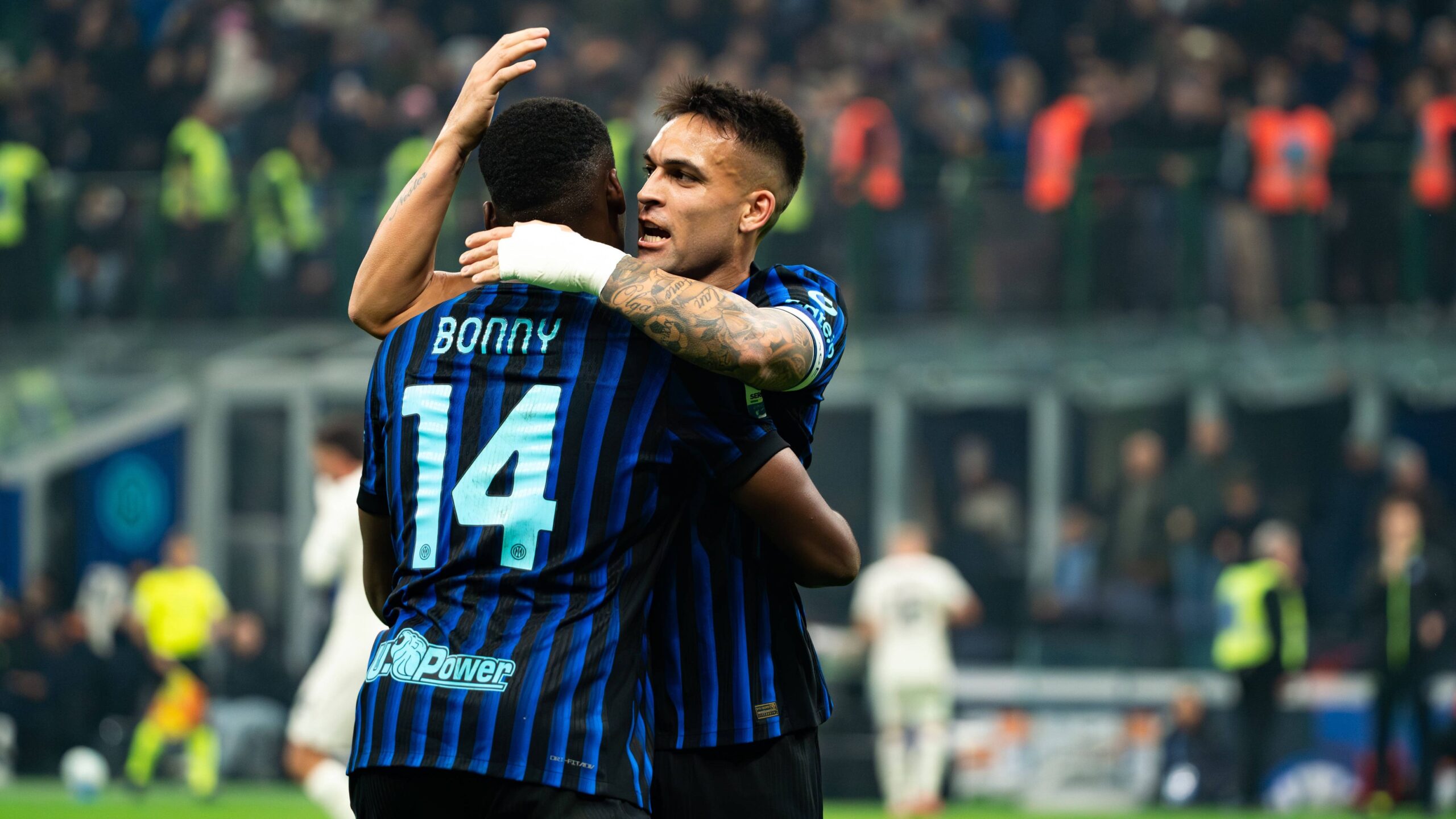 lautaro e bonny festeggiano il gol dell'inter