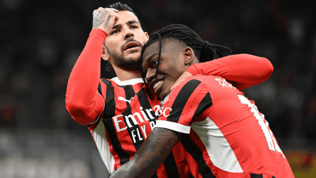Leao theo hernandez milan abbracciati