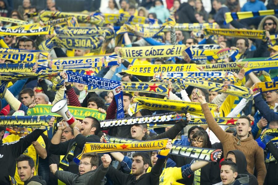 Los horarios del cadiz cf dividen a la aficion