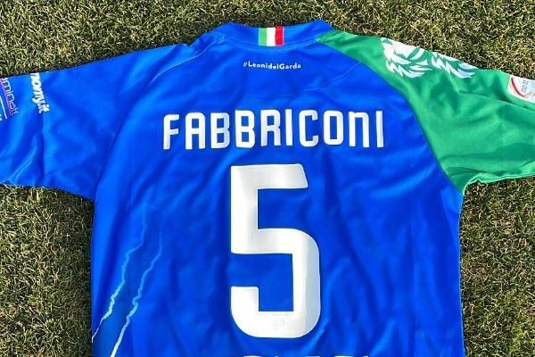 maglia-di-blanco-ai-tempi-della-feralpisalo