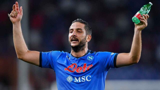 Manolas