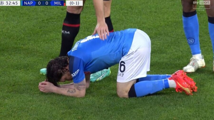 Mario rui infortunato viene consolato da giroud