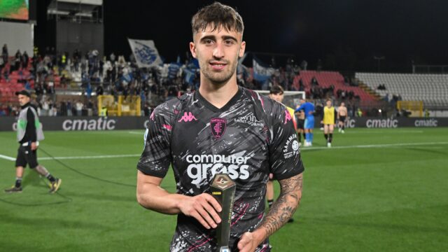 Mattia viti con premio player of the match serie a 2024 25 monza empoli 1 3 primo piano head shot close up single shot serie a 2024 25 monza empoli 1 3jpg