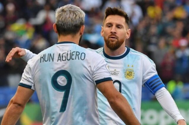 Messi saluta aguero