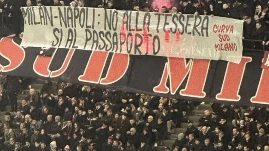 Milan napoli striscioni razzisti