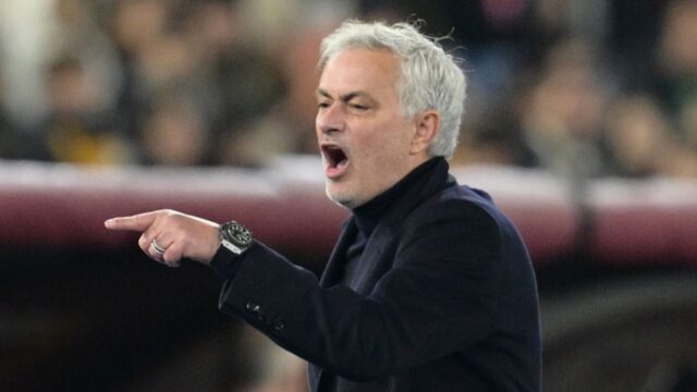 Mourinho lite coi giocatori della roma