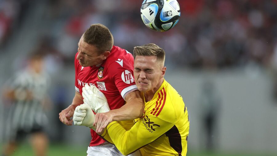 Mullin bishop man utd wrexham