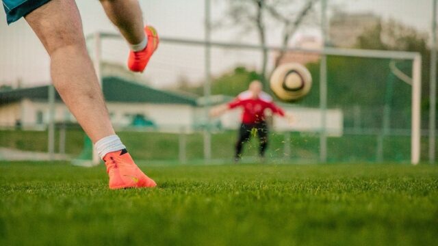 Muore di infarto a 36 anni stava giocando a calcetto con gli amici