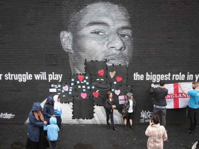 Murales rashford vandalizzato