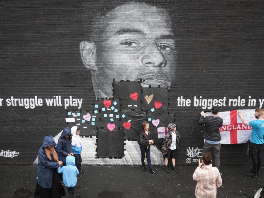 Murales rashford vandalizzato