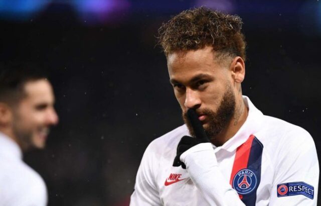 Neymar provoca tifosi psg
