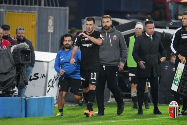 Ninkovic litiga con da cruz